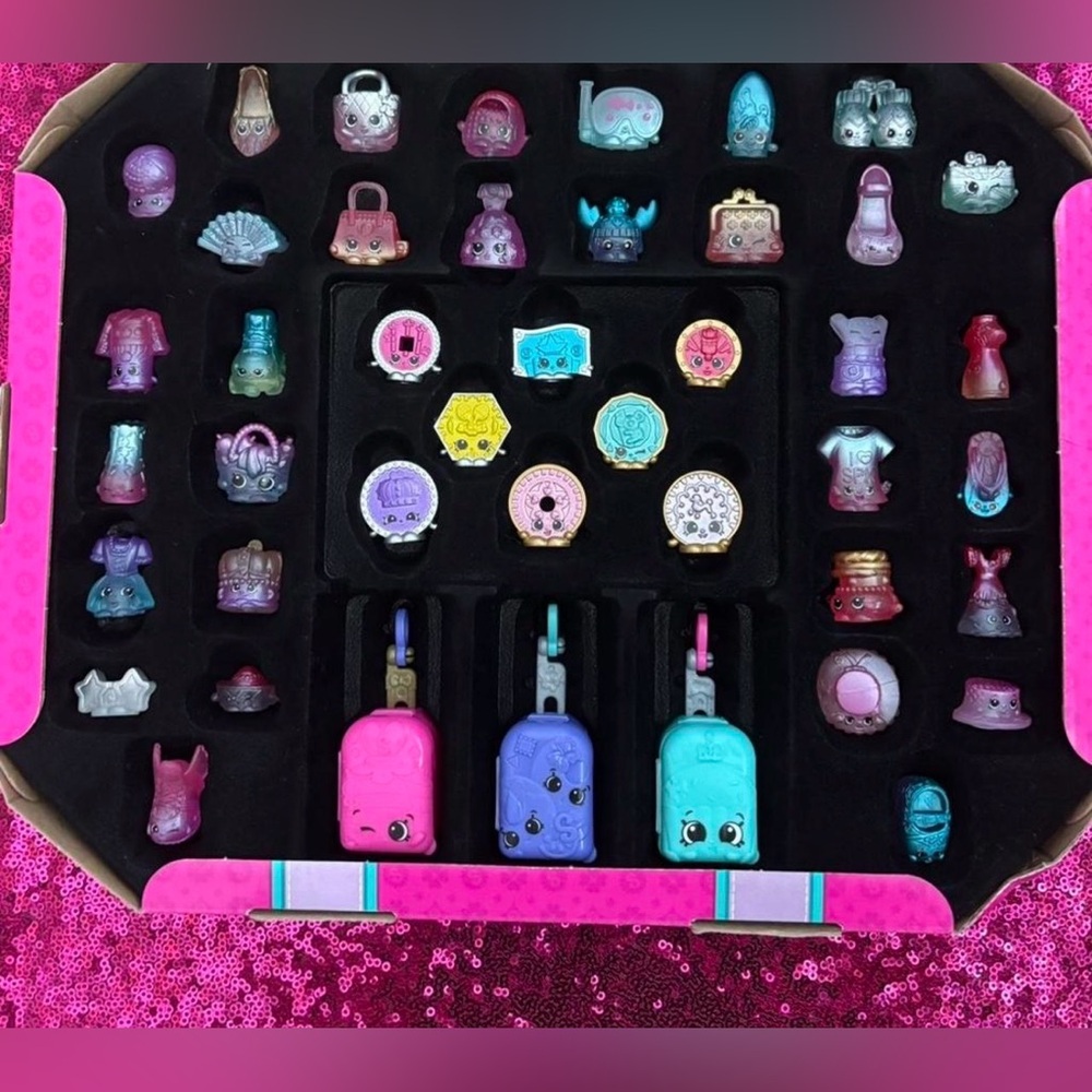 Like New Shopkins Lost Luggage Exclusive Set